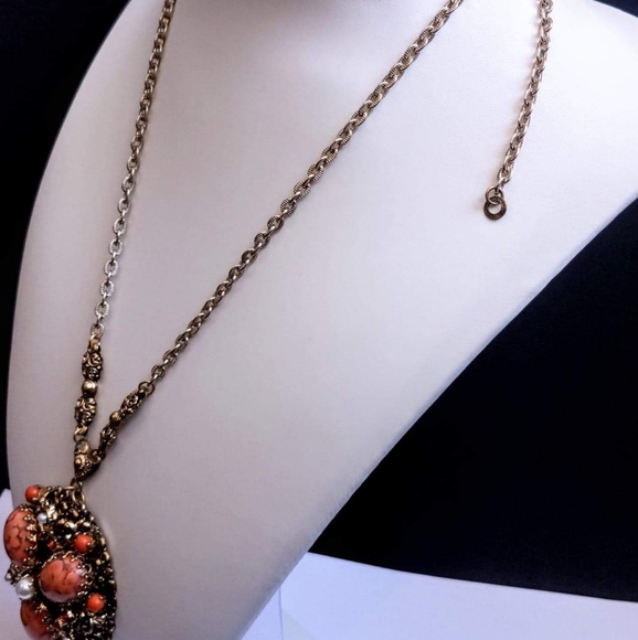 Vintage Made in East Germany Coral necklace in Gold - Picture 5 of 8